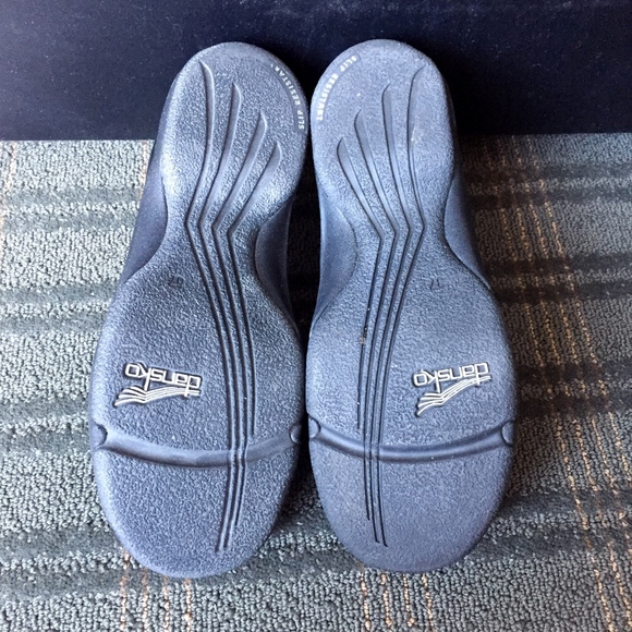 Dansko Kim Black Pull-Up Leather Shoes - Picture 6 of 7